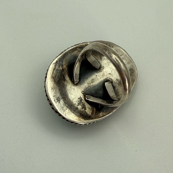 Vintage Navajo Sterling Silver Large Oval Turquoise Ring - Picture 4 of 5